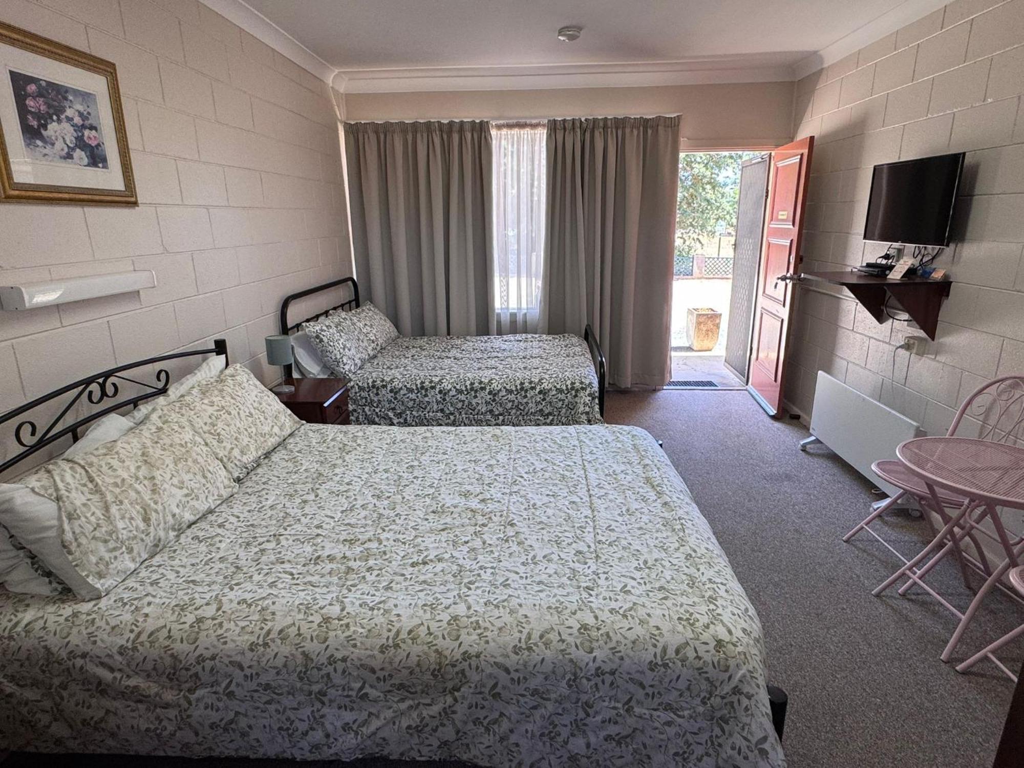 Alpine Country Motel Plus Free Coffee Cooma Eksteriør billede